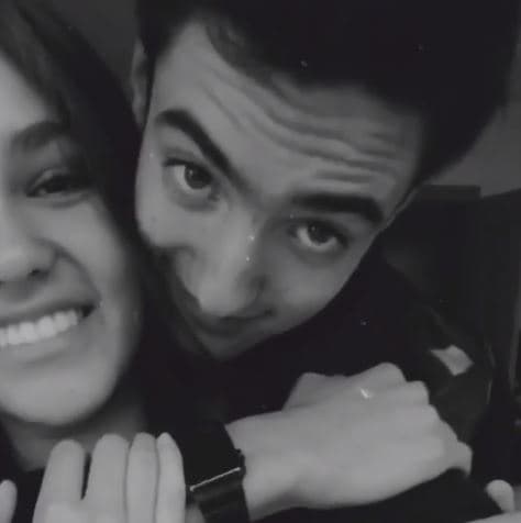 A finales de noviembre de 2018, Mayrín Villanueva reveló que Sebastián y Ximena decidieron darse un tiempo porque el joven actor se había ido a estudiar a Canadá.