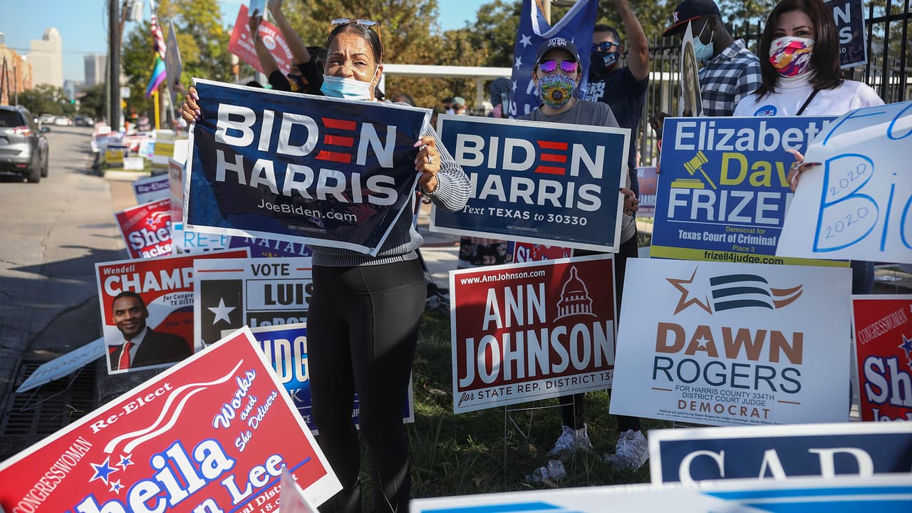 Los centros electorales estarán abiertos hasta las 7 pm a menos de que sigan votantes haciendo filas para ejercer su derecho.