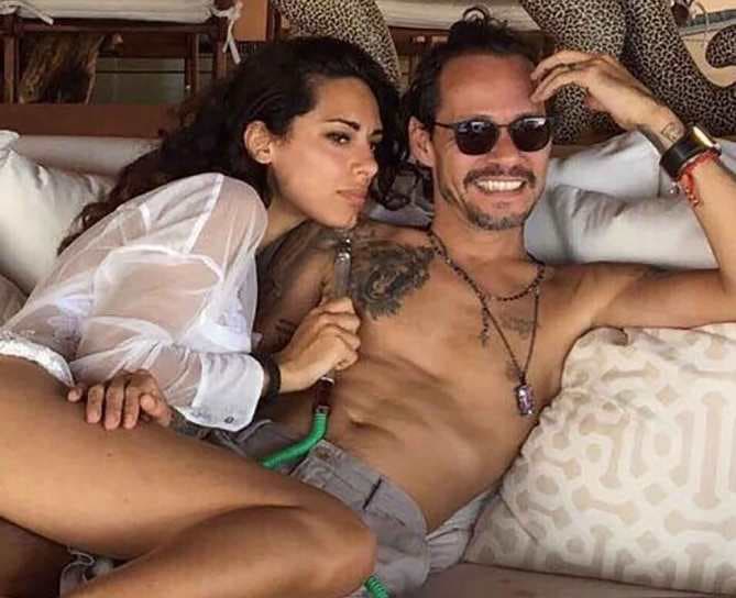 Marc Anthony sorprendió a sus fans, al postear esta foto en Instagram con la modelo Rafaella Modugno de 29 años con el mensaje: "Haciendo memorias. Feliz fin de semana del Memorial Day. Deseándole a 
<a href="https://www.instagram.com/raffaellamodugno/">@raffaellamodugno</a>
