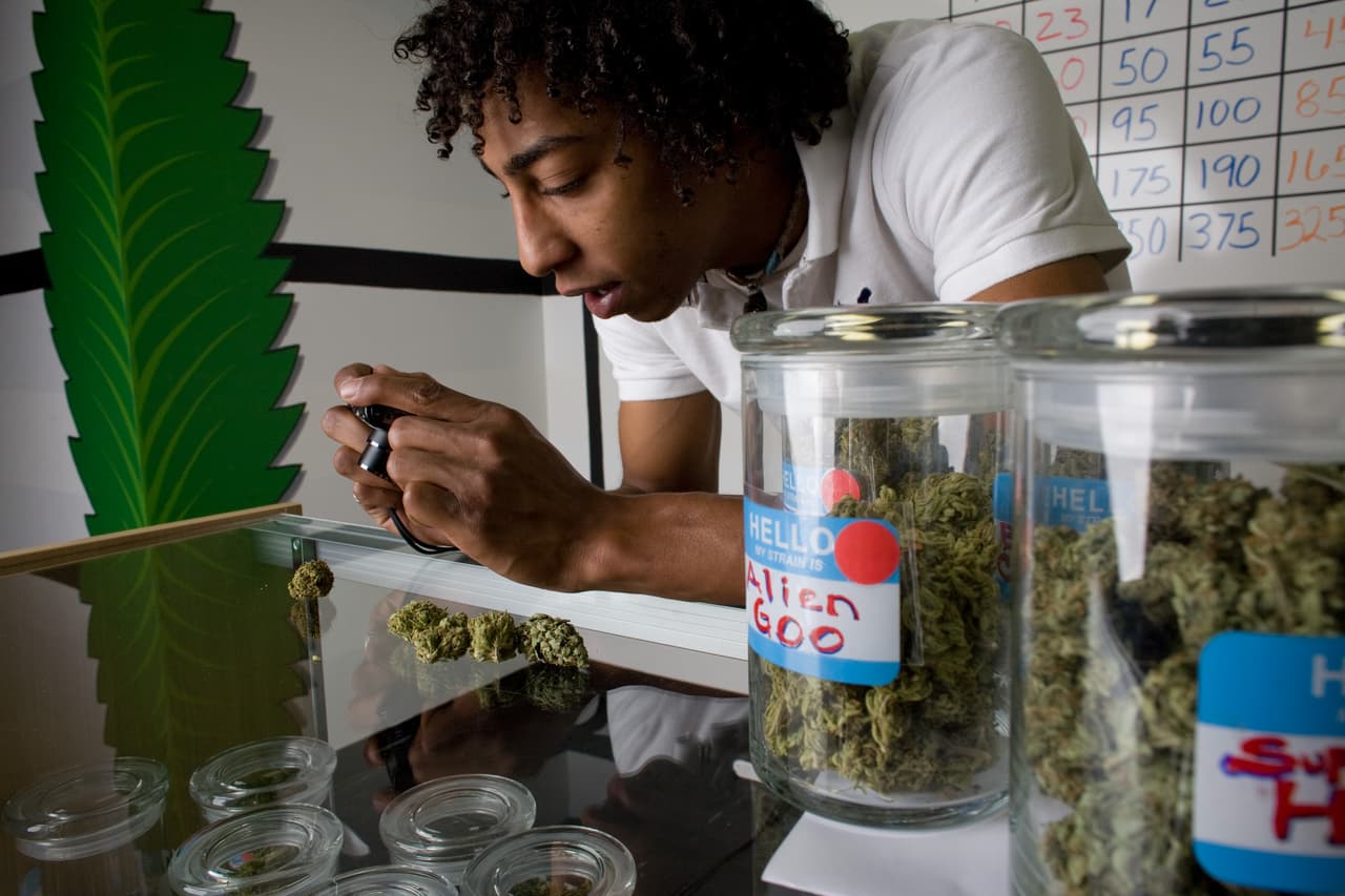 Deberá proporcionar su nombre, dirección e información de contacto, y debe tener una licencia de conducir o tarjeta de identificación emitida por el estado. Su dirección debe ser exactamente como aparece en su identificación estatal.