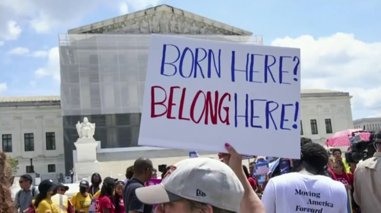 Hablemos de inmigración: Propuesta de cambiar la ciudadanía por nacimiento y la legalidad de cambiar la Constitución
