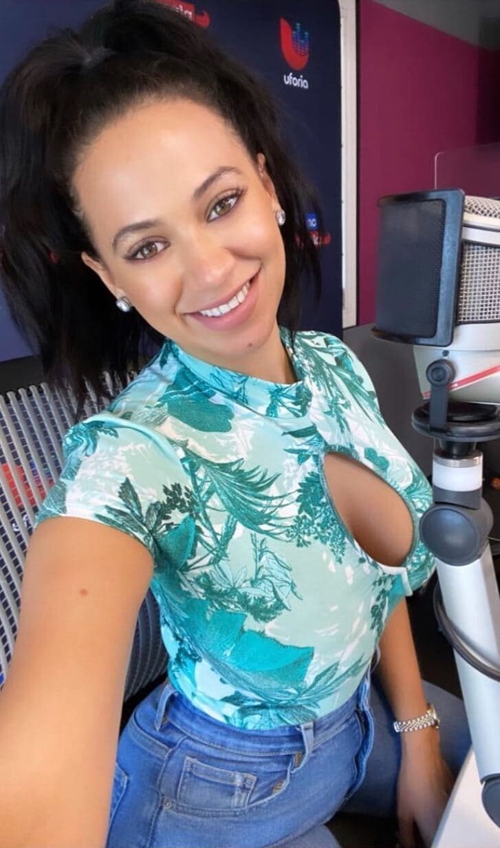 A diario publica una linda sonrisa, así como un mensaje para motivarnos a echarle ganas y vencer todos los obstáculos que se presenten.