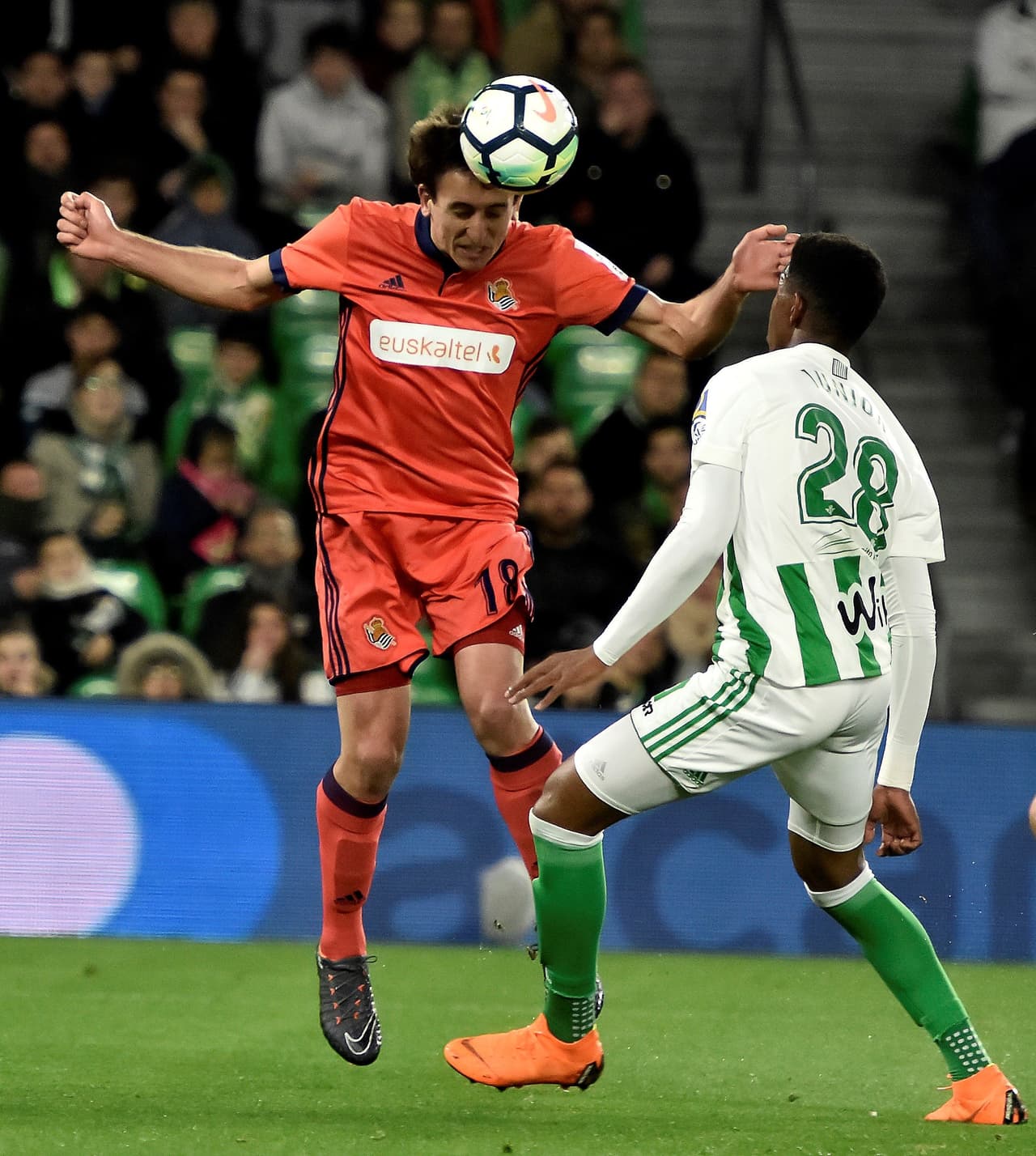 Real Sociedad volvió a contar de titular con jugadores como el lateral Riza Durmisi o el extremo Cristian Tello, además de seguir contando con canteranos como Francis Guerrero o Junior Firpo.