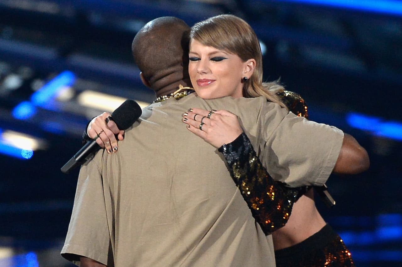 Durante los 'MTV Video Music Awards' Kanye y Taylor Swift mostraron que ellos pusieron todas sus diferencias a un lado y que hoy día son muy buenos amigos.
