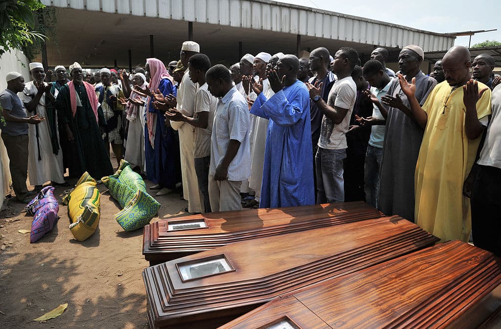 <b>1 de enero de 2013:</b> 63 personas murieron y 48 resultaron heridas en Abiyán, Costa de Marfil, a causa de una avalancha humana durante la celebración del Año Nuevo. La mayoría de las víctimas eran menores de entre 8 y 15 años que regresaban de un espectáculo de pirotecnia cuando se descontroló la multitud.