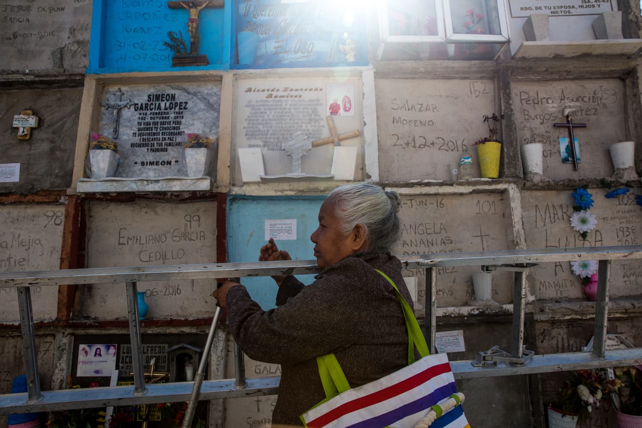 "Sé que, aunque me pare de cabeza, nadie me va a devolver a mi hija con vida", reconoce Irinea. "Pero va a haber justicia porque Marianita sigue clamando y no nada más ella sino todas las mujeres asesinadas. Porque el único error que mi hija cometió fue haberse enamorado de un asesino".