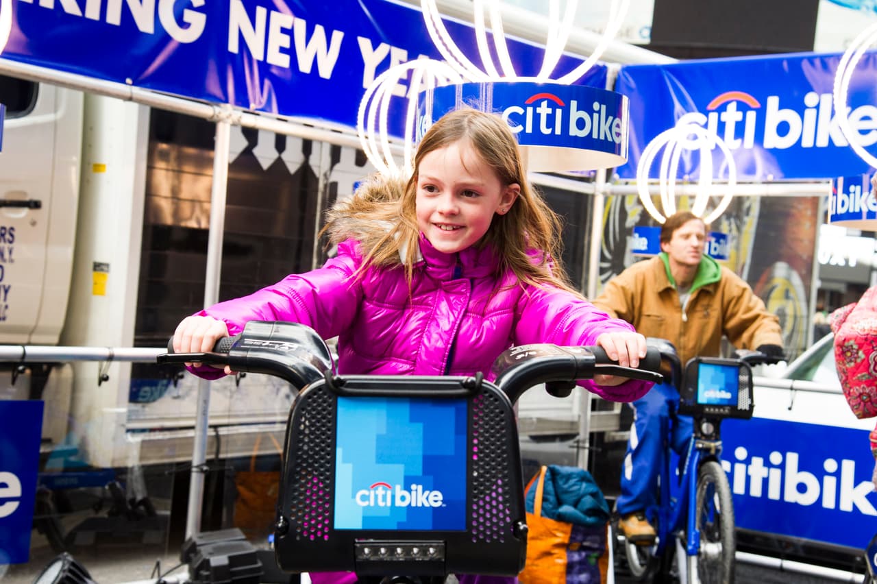 Una estación de 'Citi Bike' estática se abrió en la Navidad de 2013 para generar energía en la bola gigante que se usa para anunciar el Año Nuevo