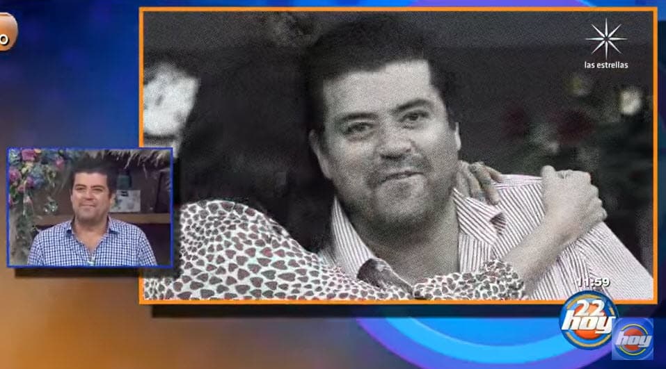 "Una 'pluma' se echó 'El Burro'", dijo el conductor, "
<b><a href="https://www.univision.com/famosos/con-una-foto-de-sus-anos-de-amistad-y-felicidad-jorge-el-burro-van-rankin-felicita-al-sol-por-sus-50-anos-fotos" target="_blank">se tuvo que ir volando al camerino</a></b> a lavarse el calzón".
<br>