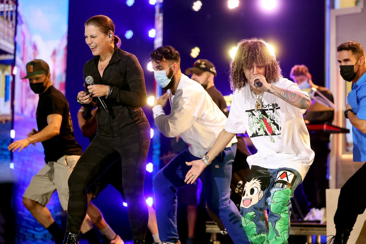 La fiesta se prendió más con el ritmo tropical de 
<b>Olga Tañón</b> y 
<b>Jon Z</b>, quienes este jueves presentarán en vivo 'El Jala Jala (Remix)'.