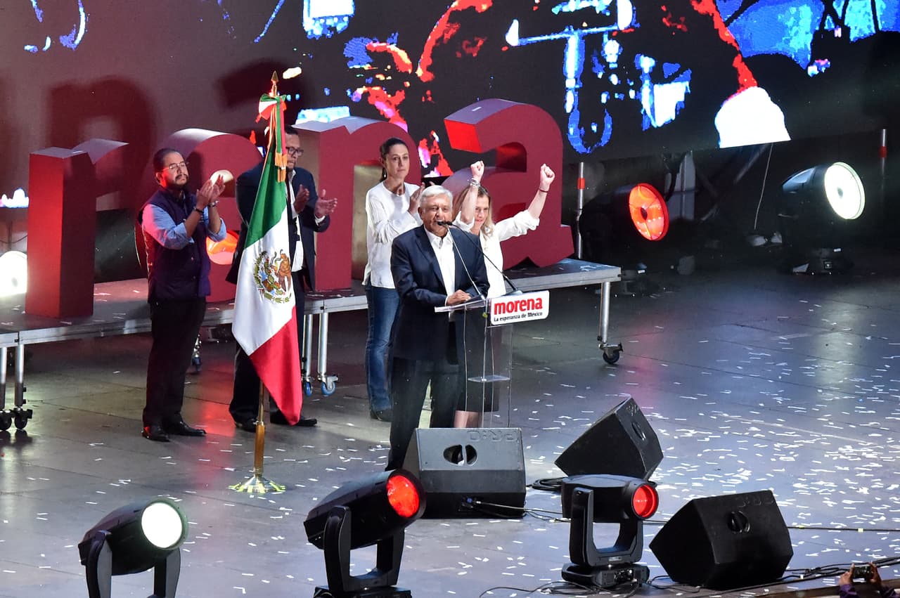 El nuevo presidente se encontró con sus partidarios en el Zócalo de la Ciudad de México.
