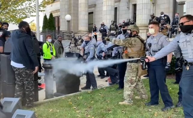 Manifestación para promover el voto termina con arrestos en Carolina del Norte