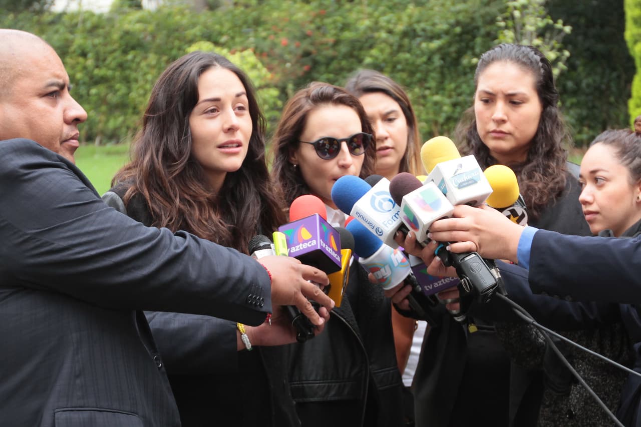 Zuria y Marimar Vega agradecieron las muestras de cariño a su padre, Gonzalo Vega