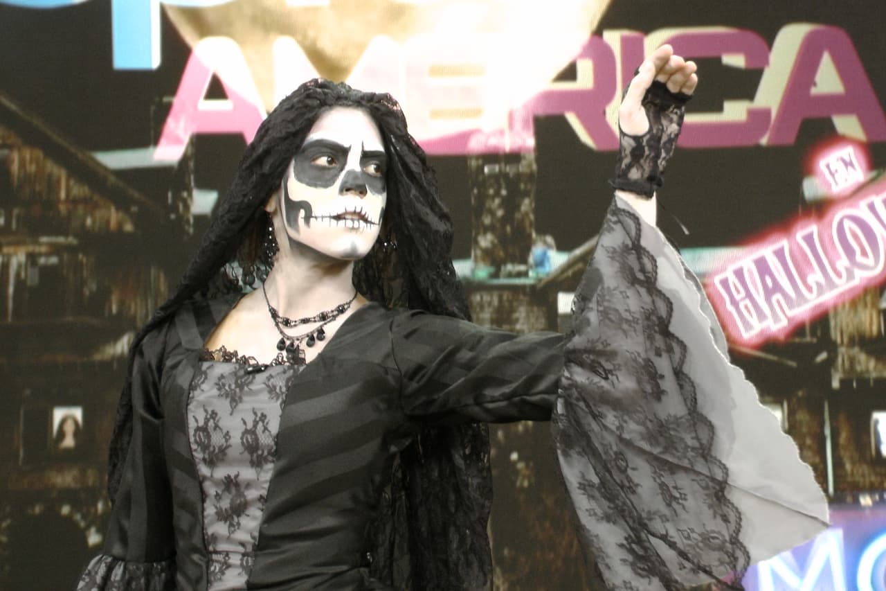 Ella es La Viuda Negra Lachapel.