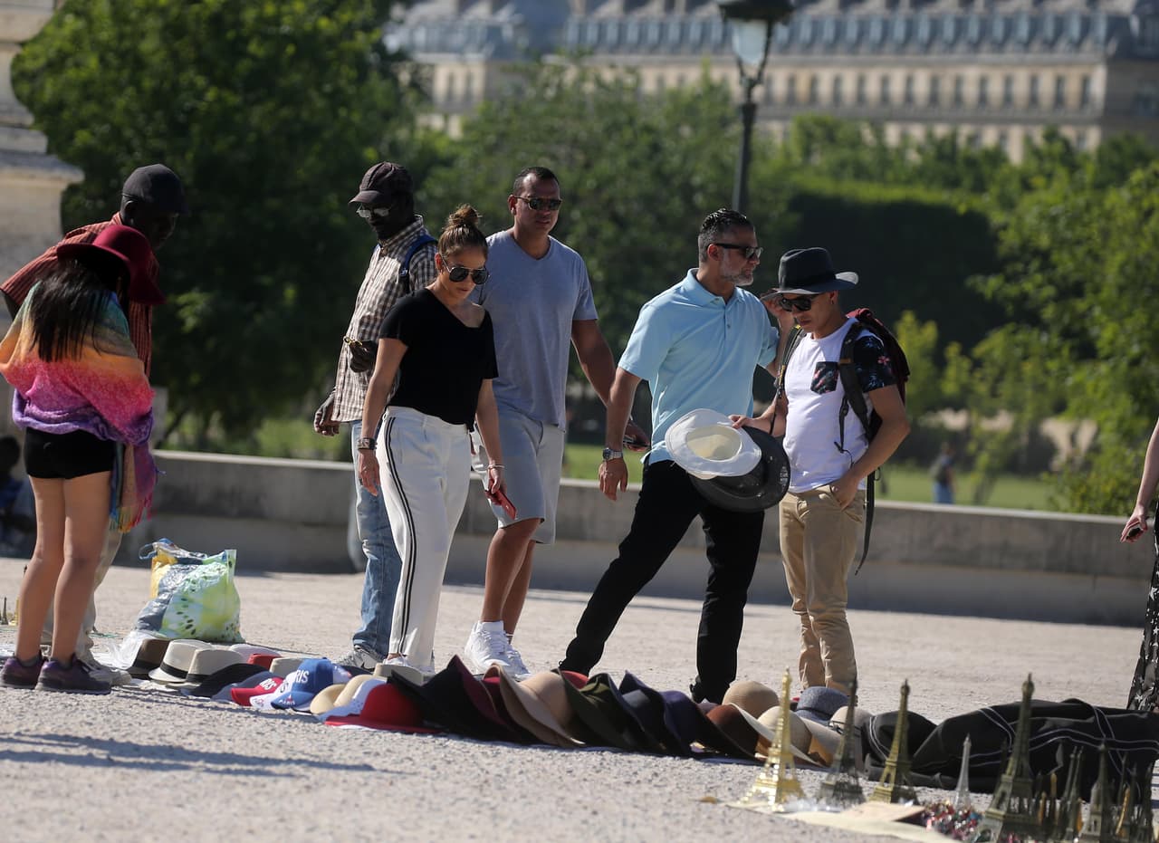Si le compraron un recuerdito a los gemelos o a las hijas de Alex Rodríguez, al menos aquí no fue.