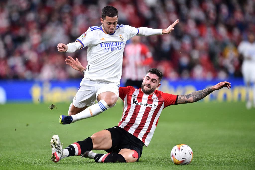 karim Benzema se echa el equipo al honbro y su doblete en los primero 10 minutos de partido le dan los puntos al Madrid luego de vencer 1-2 al Athletic de Bilabo.