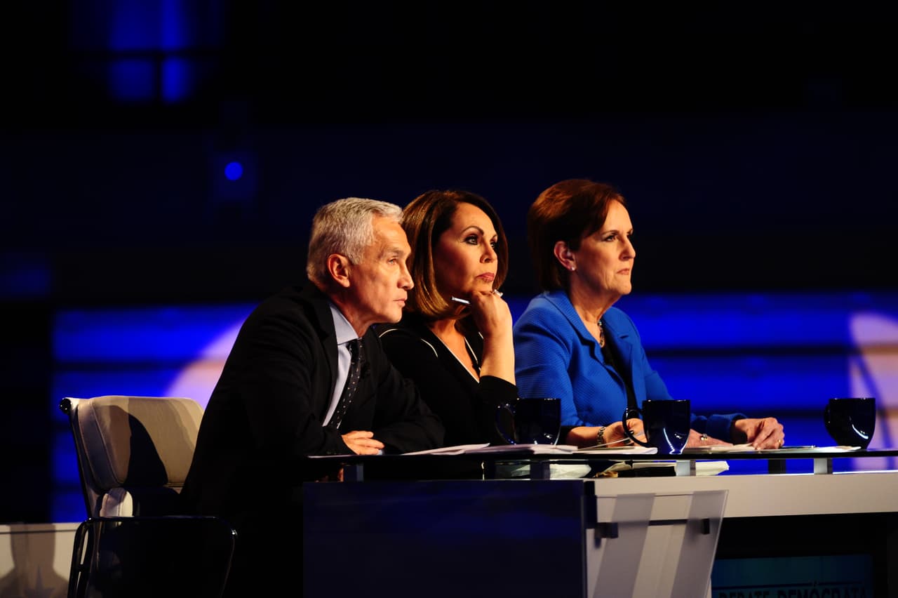 Jorge Ramos, María Elena Salinas y la corresponsal política Karen Tumulty de The Washington Post moderaron el evento.