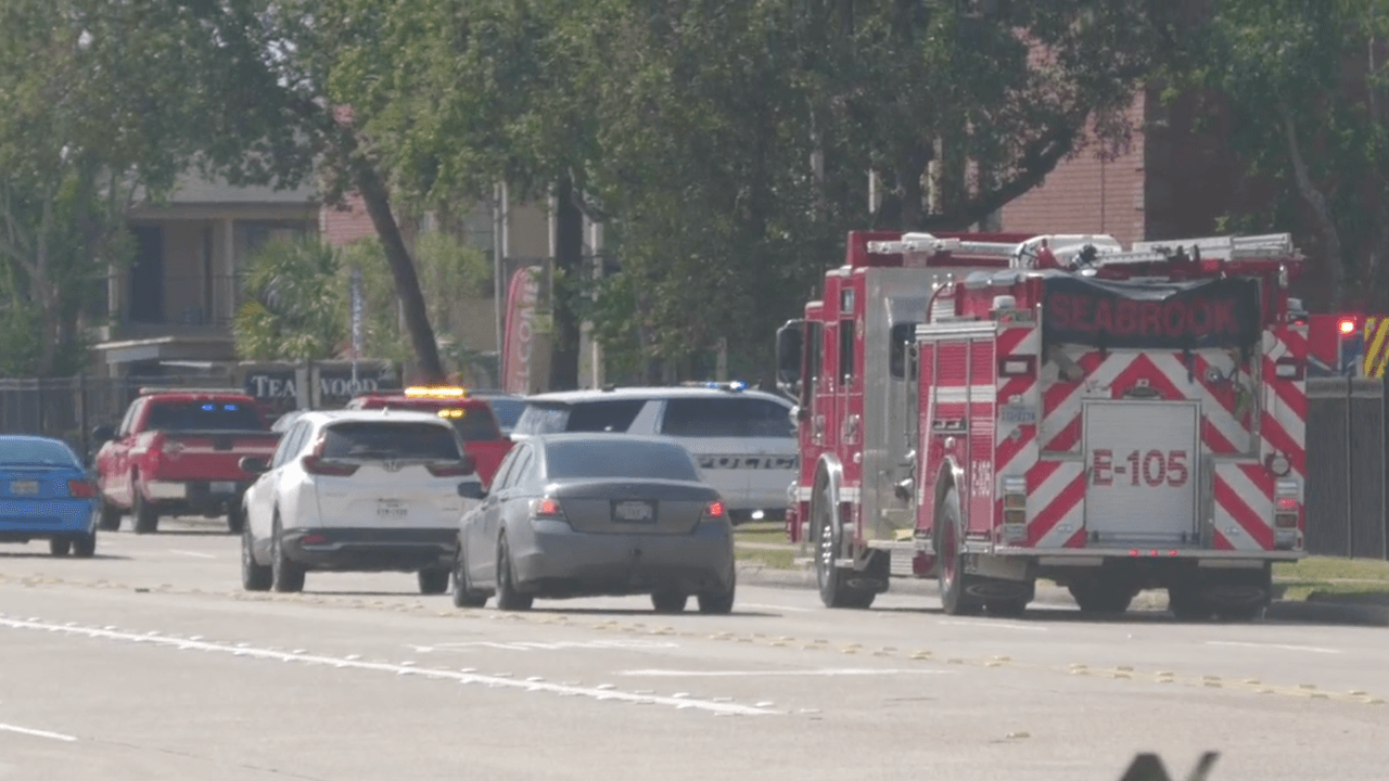 Las autoridades piden a residentes no salir de su casa.