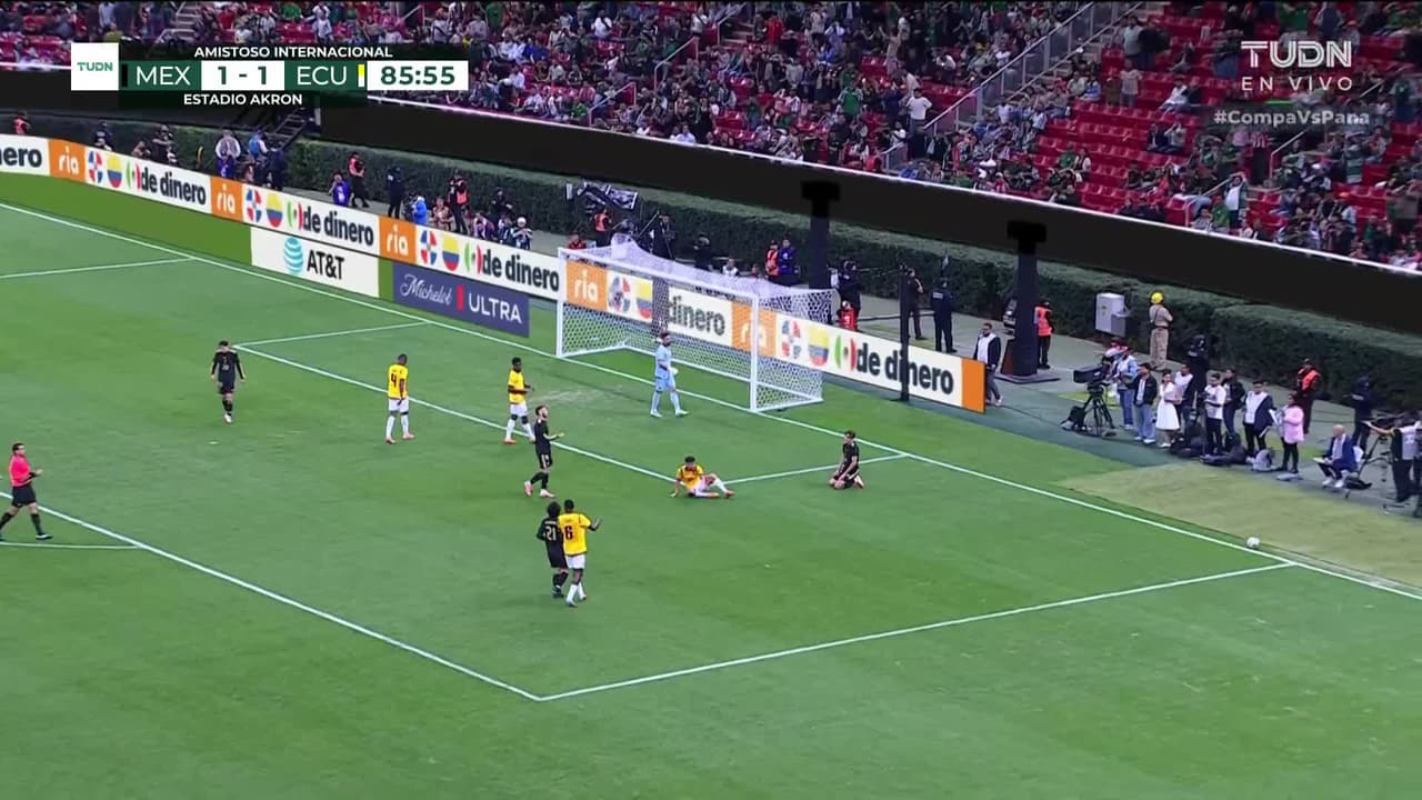 ¡TIRO ATAJADO! disparo por Marcel Ruíz.