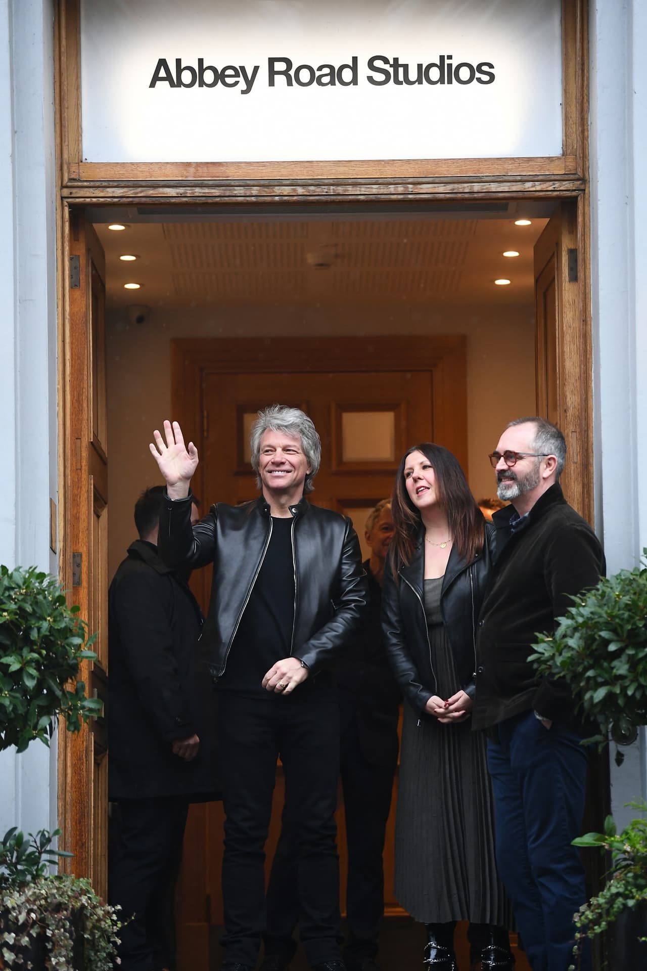 Bon Jovi adelantó que el tema saldrá a la venta el próximo 15 de marzo.