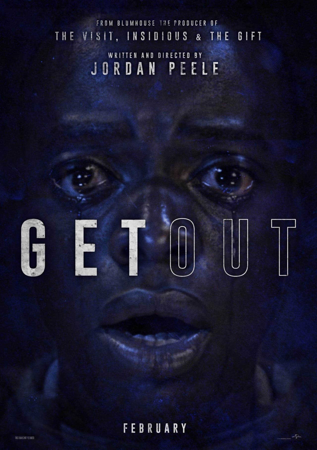Get Out (2017) - Un joven afroamericano visita a la familia de su novia blanca, un matrimonio adinerado. Para Chris y su novia Rose ha llegado el momento de conocer a los futuros suegros, por lo que ella le invita a pasar un fin de semana en el campo con sus padres, Missy y Dean.
<br>