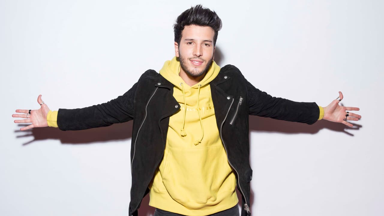 Sebastián Yatra tuvo una participación especial sobre el escenario de Premios Juventud.