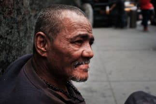 Un indigente en Manhattan.