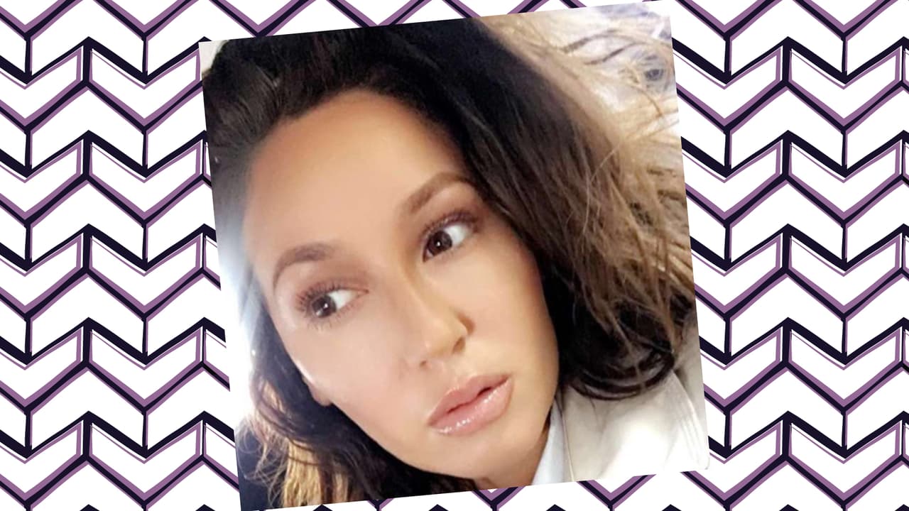 Jazmín y Adrianne parecen hermanas. Las dos cantan, bailan y aman los selfies. No dejes que las raíces mexicanas fool you. Jazmín también tiene sabrosura, muy al estilo de las raíces cubanas de Adrianne. Y guess what? Las dos han participado en shows de Univision: Jazmín lo hizo con Latinas VIP y Adrianne fue una de las invitadas en la segunda temporada de Mira Quién Baila.