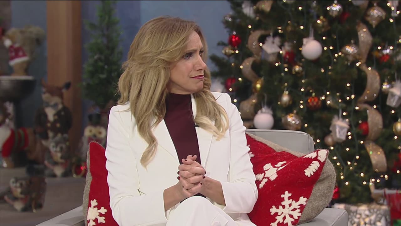 "Y me dicen, el problema es que Michelle ha estado el día entero haciendo entrevistas de radio y la única entrevista de televisión que tiene es con El Gordo y La Flaca, queremos saber qué te ibas a poner
<b><a href="https://www.univision.com/shows/el-gordo-y-la-flaca/la-anecdota-de-los-jeans-que-lili-estefan-uso-para-entrevistar-a-michelle-obama-por-solidaridad-femenina-video">porque ella está en jeans</a></b>".
<br>