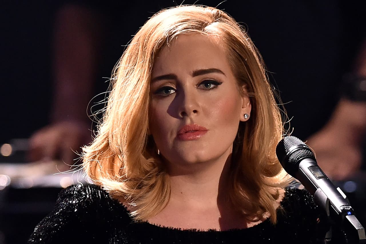 <b>Adele. </b>En febrero de 2016, cuando todavía Donald Trump competía por la nominación republicana, su campaña utilizó varios temas de la cantante británica para animar a sus seguidores en los mítines. “Adele no ha dado permiso para que su música se utilice para ninguna campaña política”, dijo un portavoz de la intérprete a
<a href="https://www.cnn.com/2016/02/01/politics/adele-donald-trump-music/index.html"><u>CNN</u></a> en un comunicado.