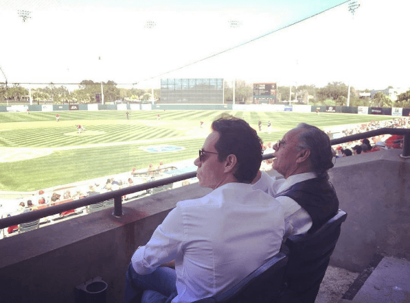 El portal Hola! publica cuáles fueron las razones por las que el papá de Marc aún teniendo como pasión la música, dejó sus sueños a un lado, por darle prioridad a su familia.