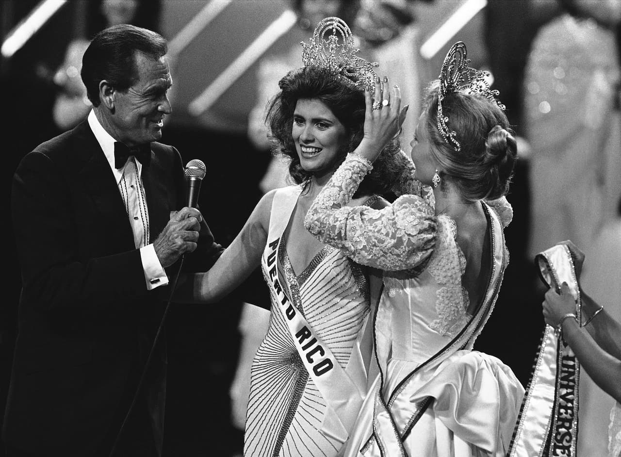 <b>La puertorriqueña Deborah Carthy-Deu</b> gana el certamen de Miss Universo en 1985.