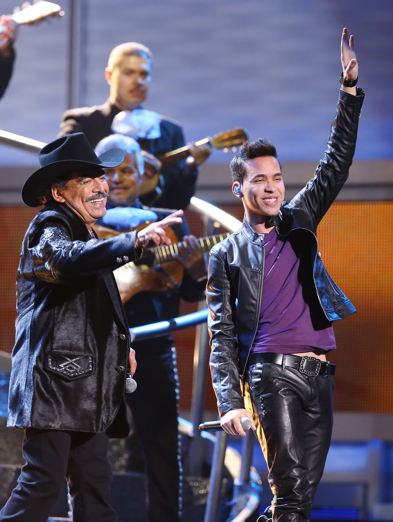 Joan y Prince interpretaron el tema 'Incondicional', y este fue uno de los momentos más emotivos de la noche.