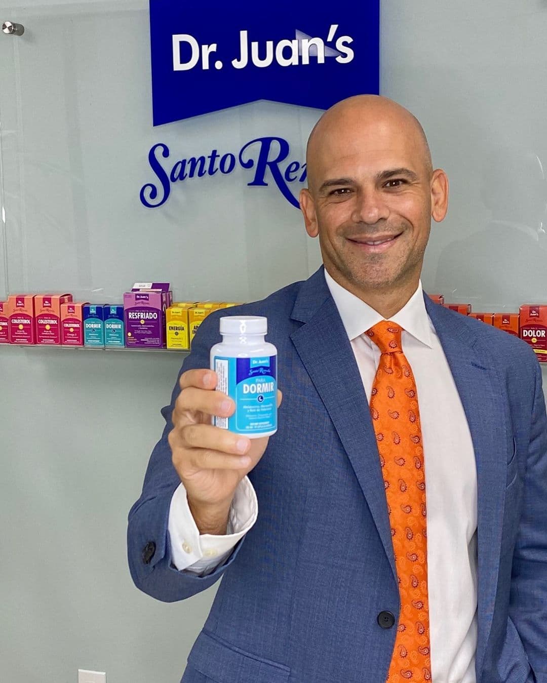 Nuestro médico de cabecera nos muestra sus 
<a href="https://www.univision.com/shows/despierta-america/tienes-problemas-para-conciliar-el-sueno-sigue-los-santos-remedios-del-dr-juan-para-combatir-los-males-de-la-pandemia-video">Santos Remedios</a>, los productos con los que nos ayuda al bienestar y la salud.