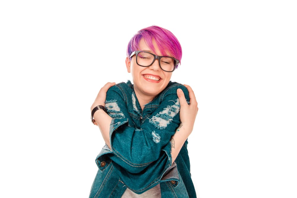 Pero si hay alguien que puede enseñarnos sobre nuestros sentimientos, sobre la sensibilidad y la compasión, son los Piscis. Las palabras lastiman, así que podemos aprender a ser más prudentes, amables y lindos con el prójimo. Mide tus acciones y sé buena persona.