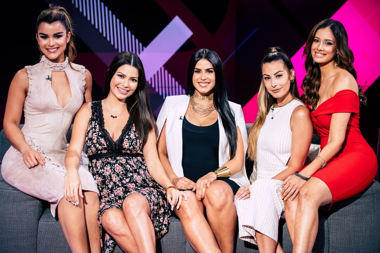 Además, respondieron diversas preguntas que los fans enviaron a través de las redes sociales.