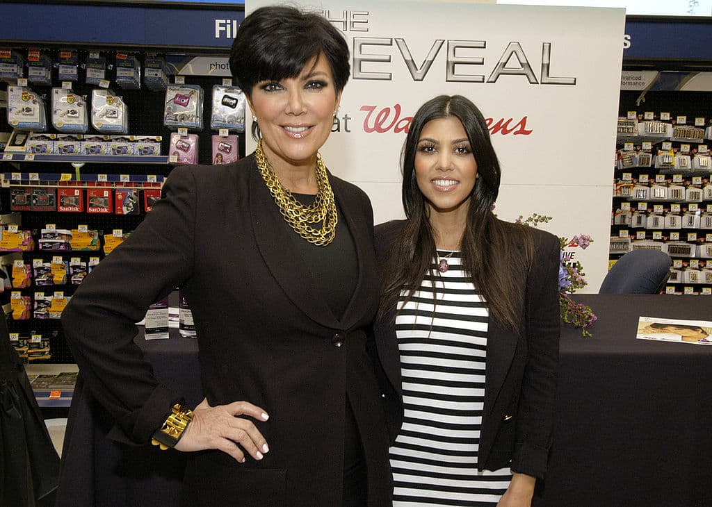 Entre sus reclamos denuncia 
<b>comentarios "de naturaleza abiertamente sexual"</b>, así como sobre su apariencia física, de sus actividades sexuales, entre otras cosas.
<br>