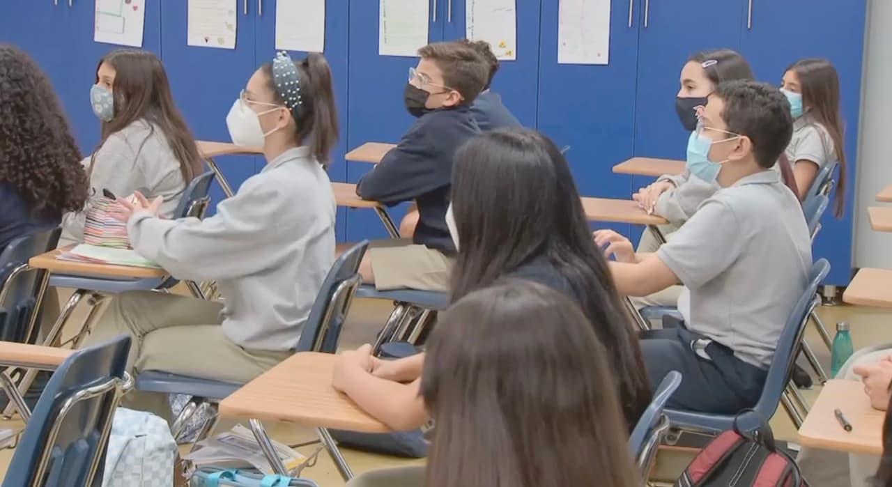 Carvalho añadió que durante el verano habrá clases remediales intensivas para los estudiantes que no han podido progresar académicamente, con el objetivo de poder empezar el año 2021-2022 en agosto.
<br>