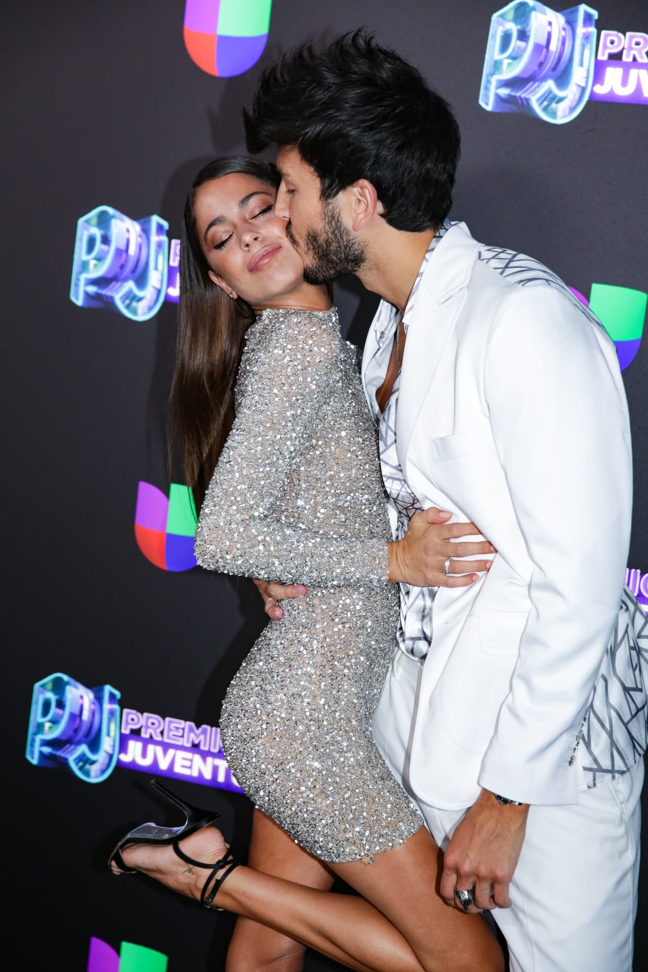 Además, tanto Tini como Sebastián fueron de los mejor vestidos de la noche.