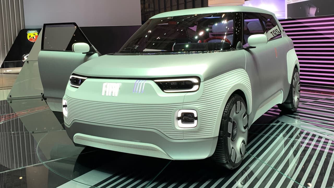 <h3 class="cms-H3-H3">Fiat Centoventi</h3>
<br>Fiat está celebrando los 120 años de su fundación con este mini auto conceptual que cuenta con un interior sorprendentemente amplio y que podría ser el preludio al reemplazo del mini auto urbano Fiat Panda.