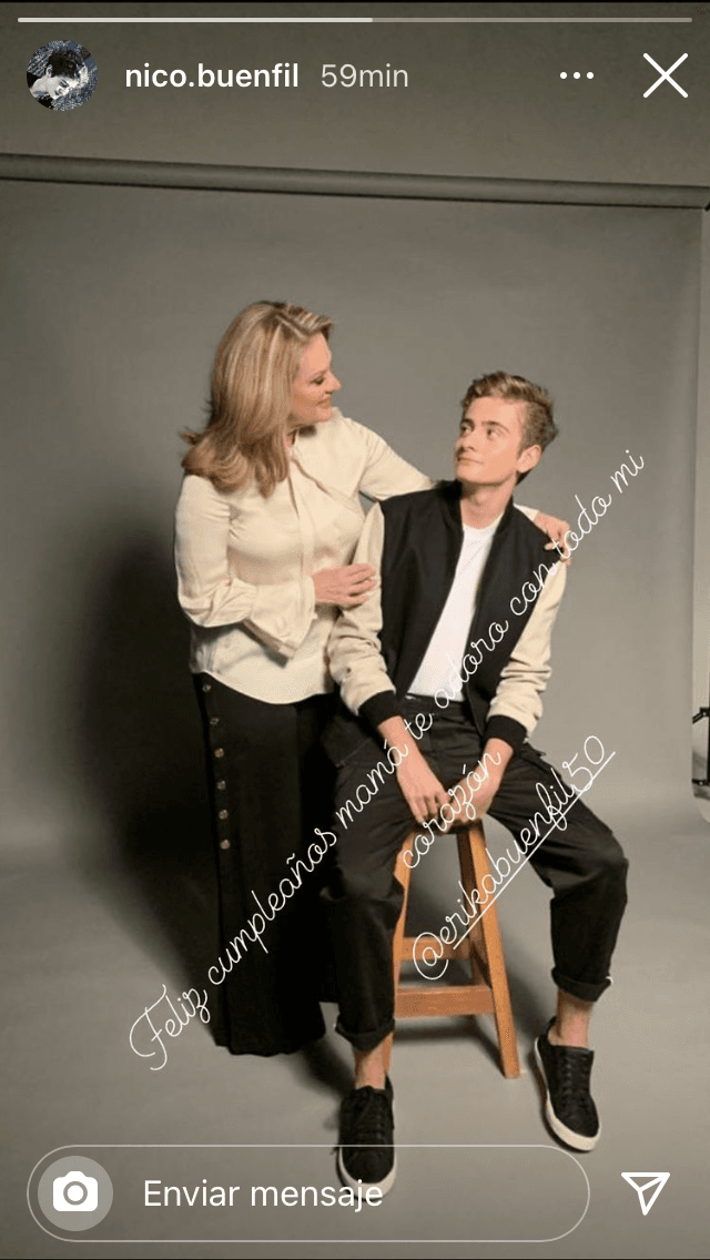 El adolescente de 15 años publicó en su cuenta de Instagram una fotografía en la que aparece al lado de su madre, junto a ella escribió un mensaje: "Feliz cumpleaños, mamá, te adoro con todo mi corazón".