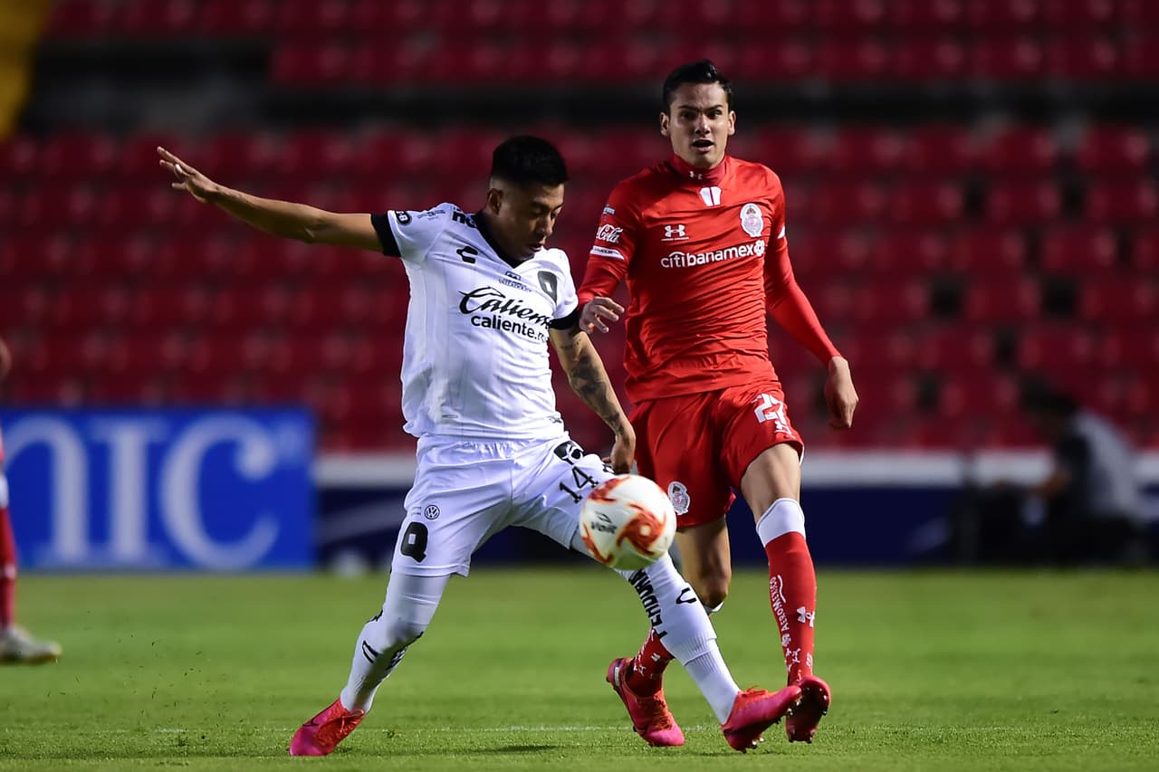 Querétaro parece que esta jugando un interescuadras en su estadio.