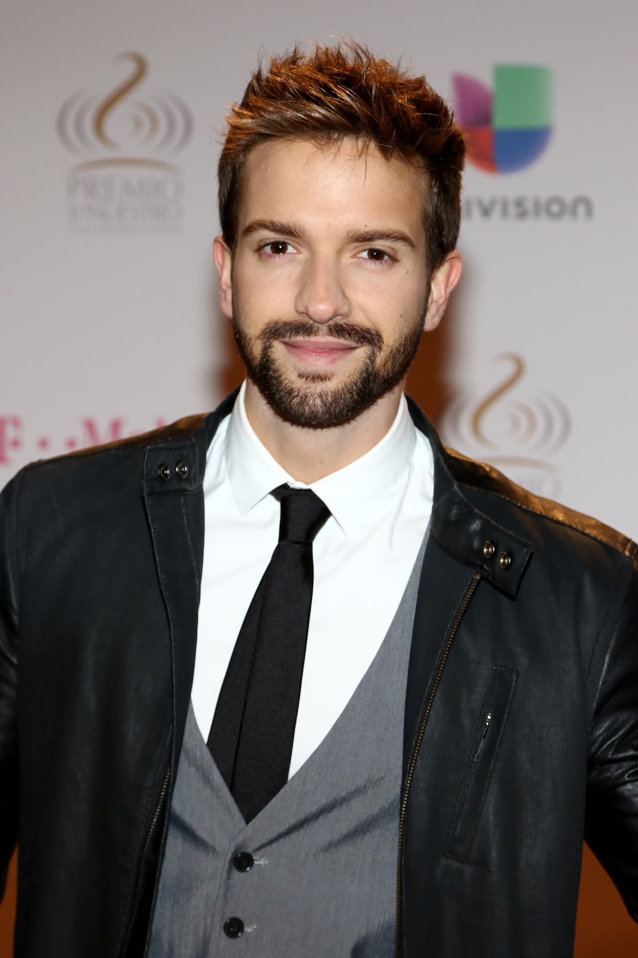 Pablo Alborán comienza a escucharse con fuerza y ya está batiendo todos los records en ventas de discos alrededor del mundo.