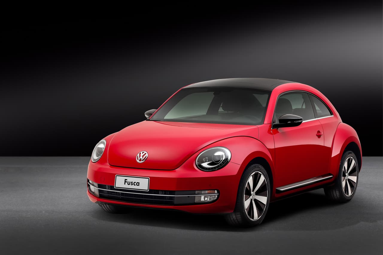 Cierra esta galería un modelo 
<b>Nuevo Beetle</b> que 
<b>Volkswagen</b> obsequió a 
<b>Neymar</b> en el año 2013, convirtiéndolo en el primer dueño de esta 
<b>versión brasilera del célebre Beetle</b>. Aunque no se trate de un auto comparable con sus superautos, es una muestra más de que las grandes estrellas tienen esta suerte: ¡cuando no los compran, se los regalan!
