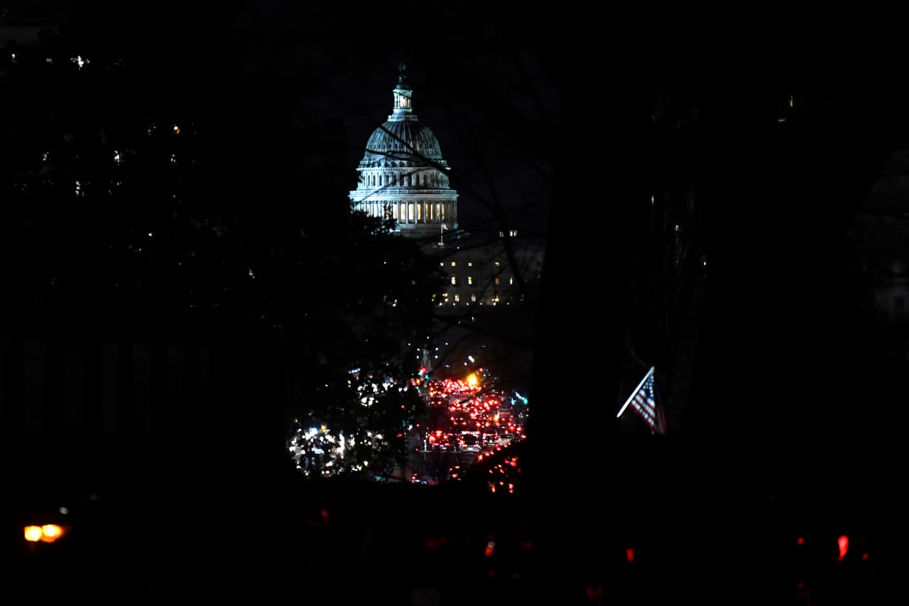 Las calles congestionadas frente al Capitolio en Washington DC. El discurso comenzará a las 9:00 de la noche, hora del este.