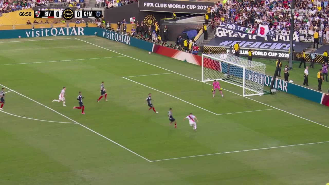 Andrada se viste de héroe y le dice 'no' a Mastantuono