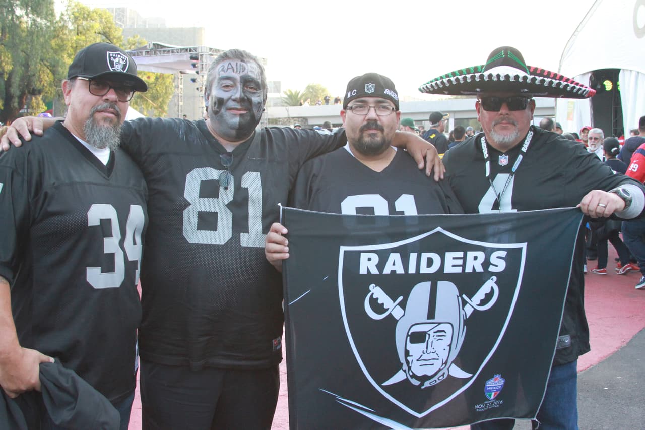 Miles de aficionados y apasionados de la NFL se dieron cita en el estadio Azteca para presenciar el duelo de Monday Night entre Raiders y Texans.