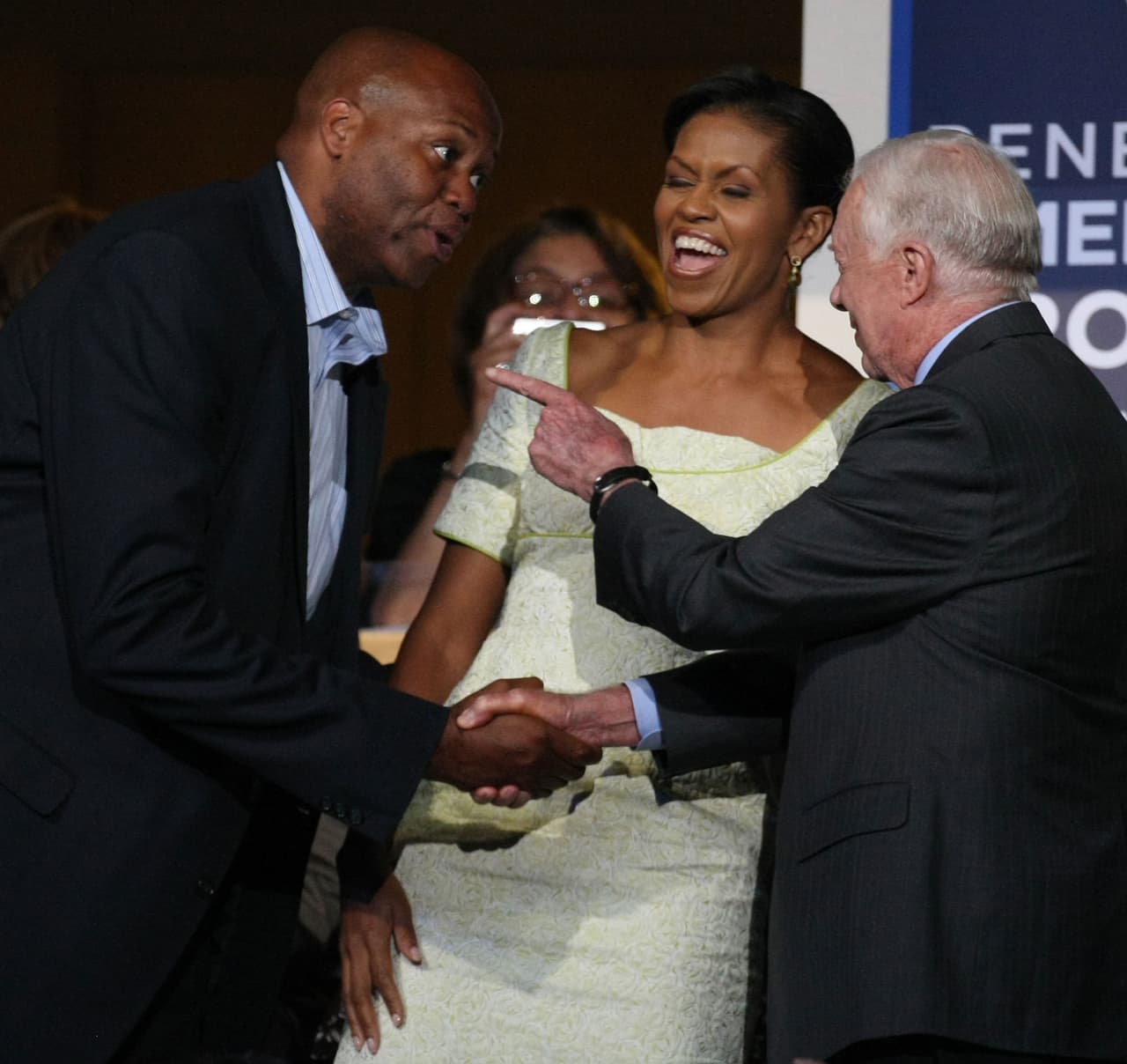 Encuentros memorables ocurrieron durante esa primera Convención a la que asistía Michelle. Aquí disfrutaba de la compañía de su hermano, Craig Robinson y del ex Presidente, Jimmy Carter.
