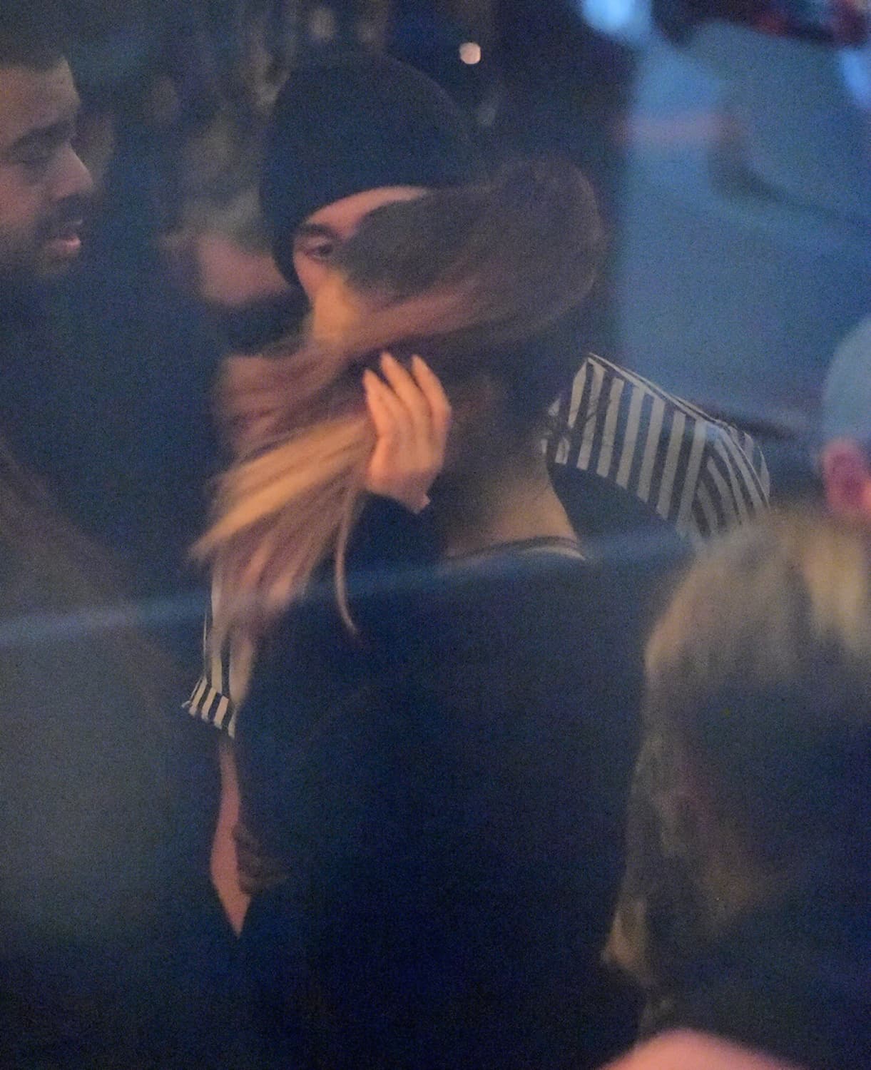 El paparazzi los sorprendió en plena fiesta y pasándola de maravilla.