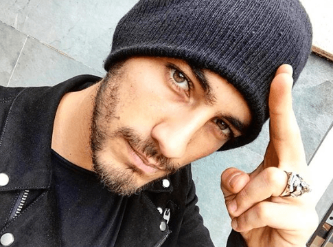 Estudió en el Centro de Educación Artística de Televisa y en la American Academy of Dramatic Arts.