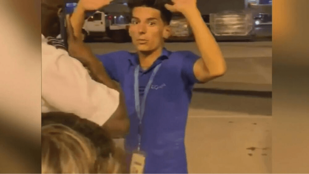 En agosto del 2019, Yunier García Duarte, quien en ese entonces tenía 26 años, 
<a href="https://www.univision.com/local/miami-wltv/la-vida-no-me-va-a-alcanzar-para-agradecerles-polizon-cubano-al-quedar-en-libertad" target="_blank">llegó al Aeropuerto Internacional de Miami oculto en el compartimiento de carga de un avión</a> que venía de La Habana.